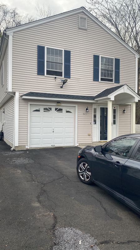 Building Photo - 845 Hart St