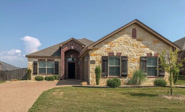 Building Photo - 3 Bedroom Single Family Home: Refrigerato...
