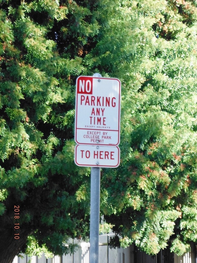 Building Photo - LAUR62-64