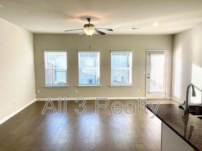 Building Photo - 3502 Lakeview Crk