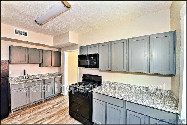 Building Photo - 615 Arizona Ave