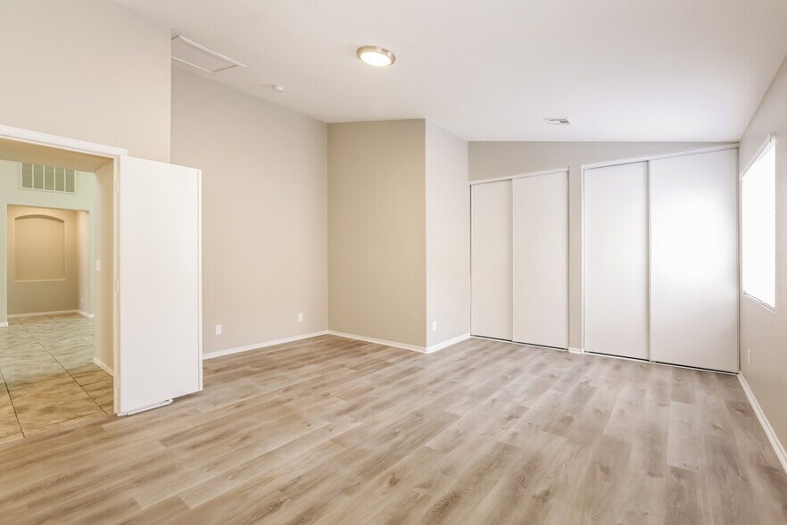 Building Photo - 1025 Blue Lantern Dr