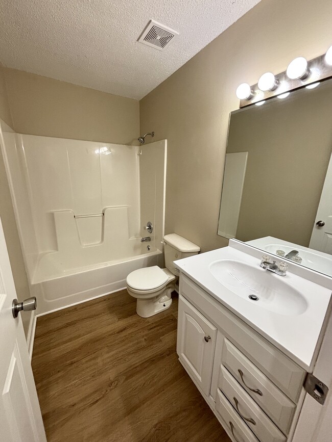 Building Photo - 5317 Beechwood Dr