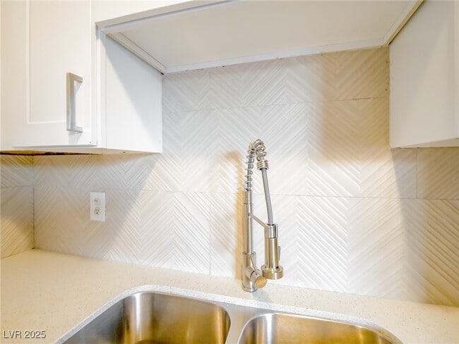 Building Photo - 6217 Burgundy Way