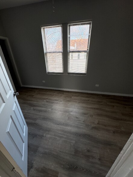 Building Photo - 7314 S Kenwood Ave