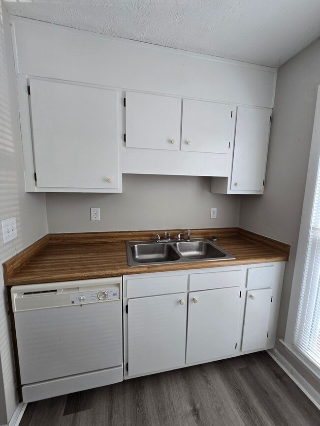 Building Photo - 526 Mill Cove