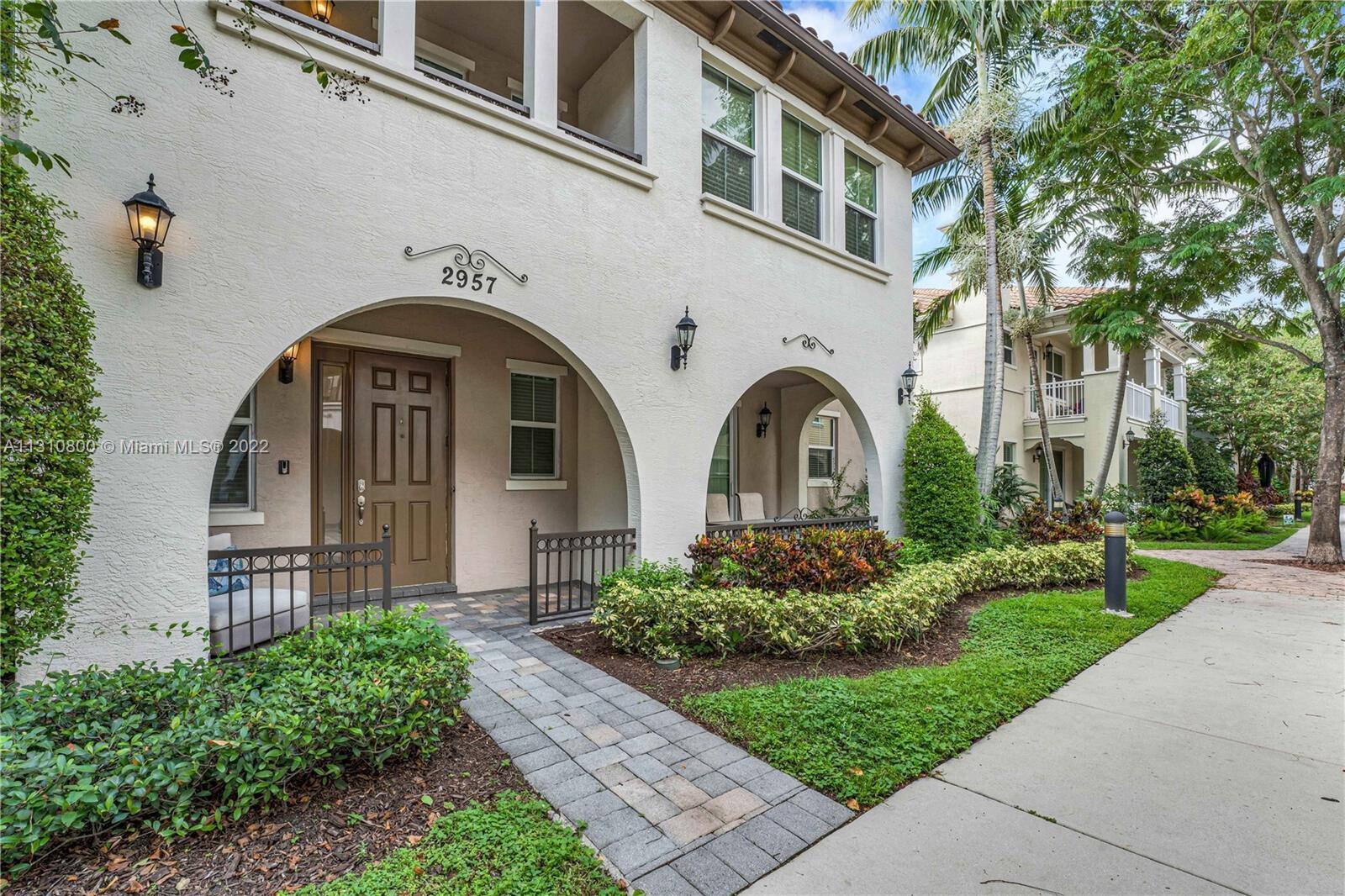 Building Photo - 2957 St Thomas Dr