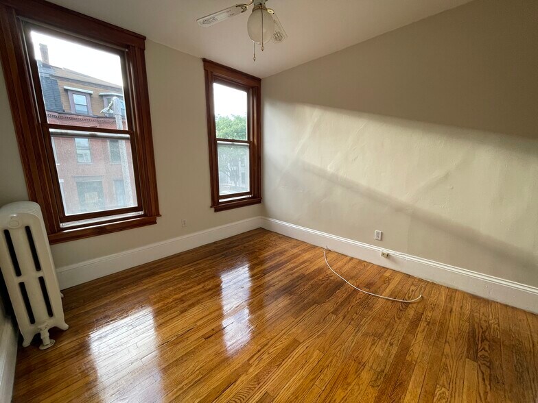 Building Photo - 338 K St