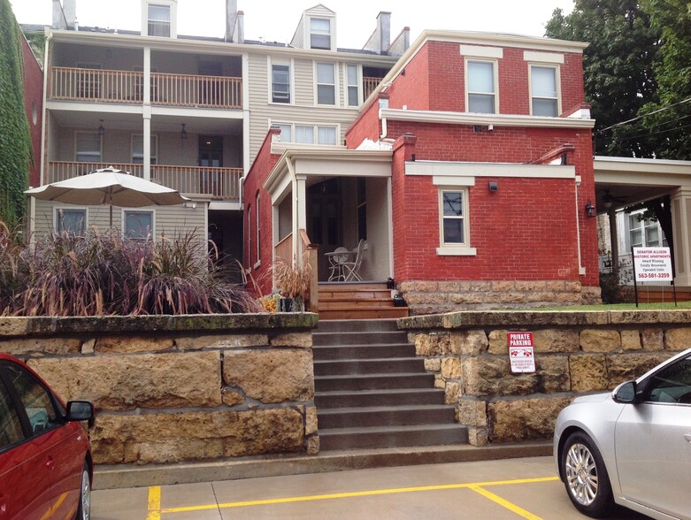 building rear patio/balcony/parking - 1132 Locust St