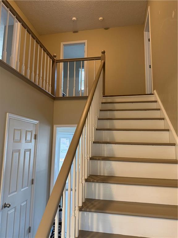 Building Photo - 2500 Foxglove Dr SW