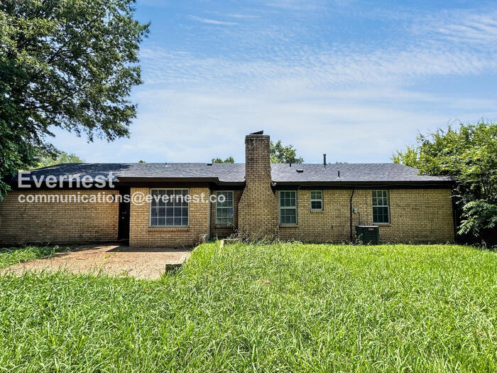 Building Photo - 2092 Hornsby Cove