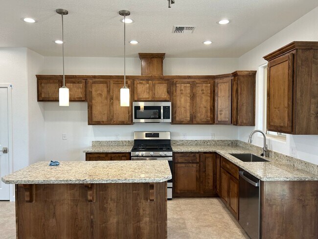 Building Photo - CIELO VERDE/ New Construction!