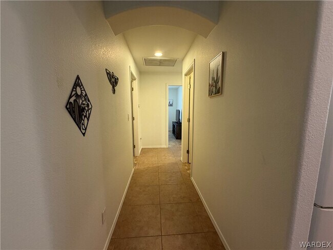 Building Photo - 2416 N Ridge Ave