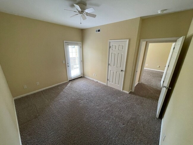 Building Photo - 2 Bed 2 Full Bath Condo w/ Garage For Rent