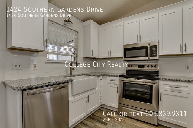 Building Photo - 1424 Southern Gardens Dr