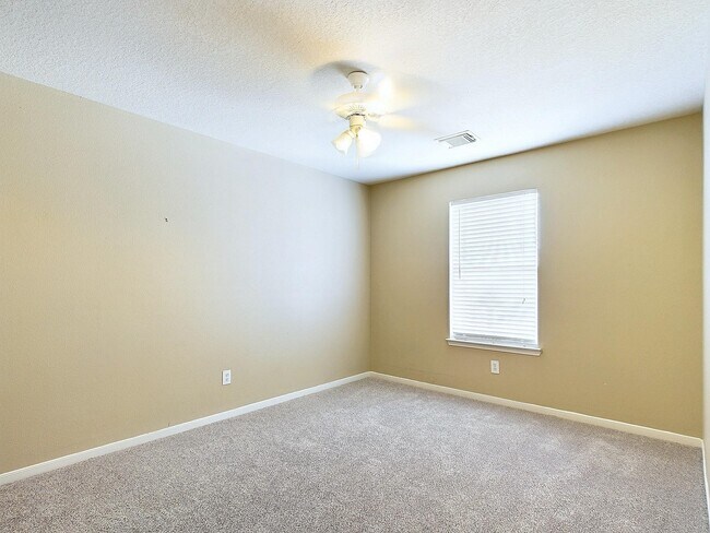 Building Photo - 17107 Dawn Shadows Dr