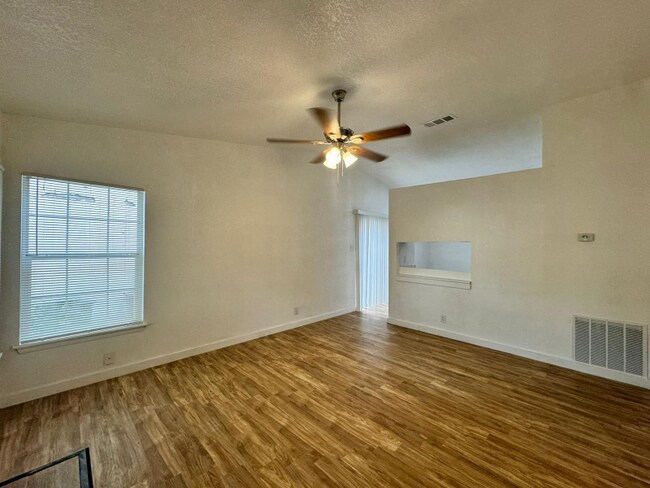 Building Photo - 4023 Sunrise Creek Dr