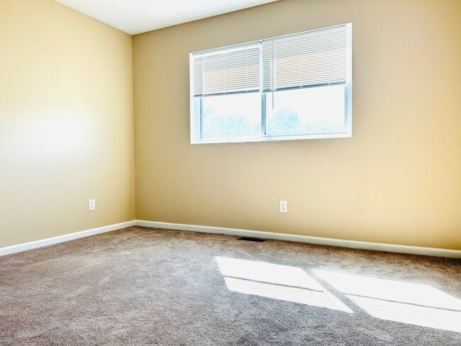 Building Photo - Fresh Updated Interior, Close to Fort Riley