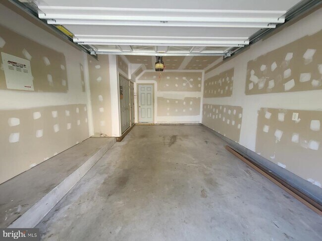 Building Photo - 42625 Homefront Terrace