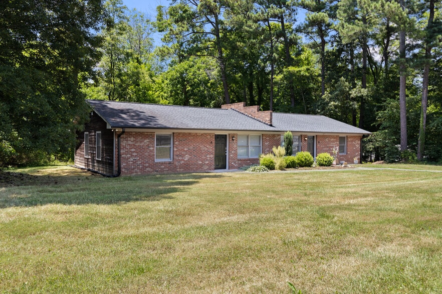 Building Photo - 689 Turner Street