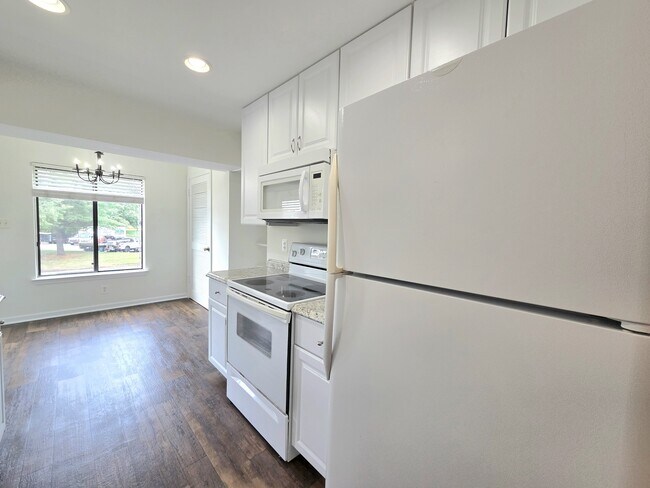 Building Photo - 9569 Coggs Bill Dr