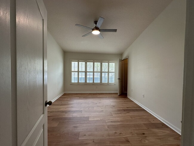 Building Photo - "Spacious 3-Bed Townhouse with 2.5 Baths in Beautiful Bradenton!"