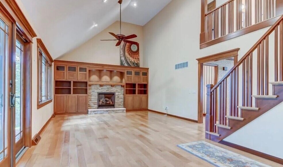 Building Photo - 3120 Kensington Dr