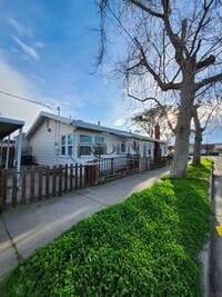 Building Photo - 831 I St