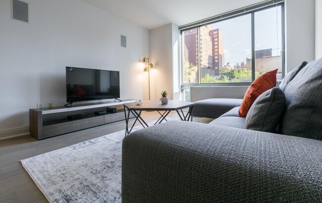 Building Photo - 45 E 33rd St