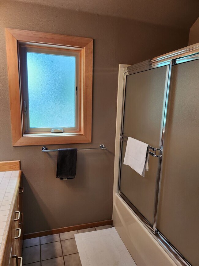 Building Photo - Riverfront - FALL SPECIAL - $250/OFF FIRST...