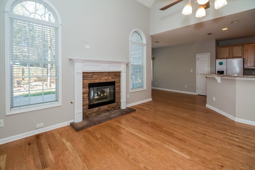 Building Photo - 329 Westhill Dr