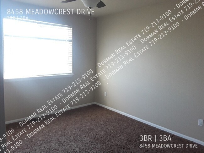 Building Photo - 8458 Meadowcrest Dr