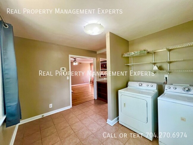 Building Photo - 1105 Balthis Dr