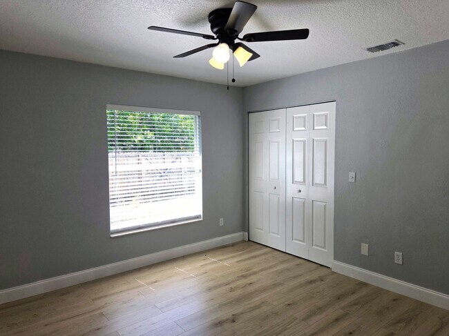 Building Photo - 3150 Emerson Ave S