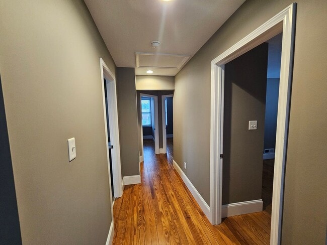 Building Photo - Charming 4BR/2.5BA Home in Historic Washington, MO - Walk to the Riverfront!