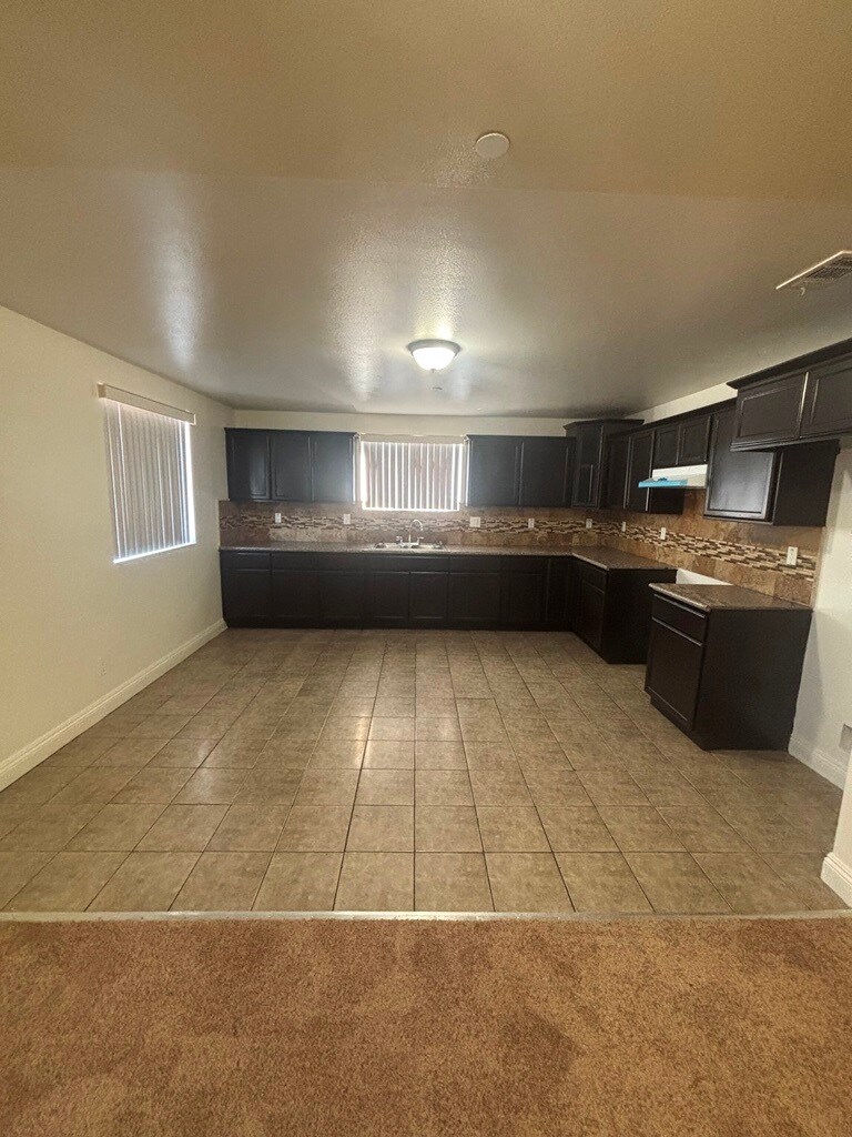 Building Photo - 1011 E 56th St