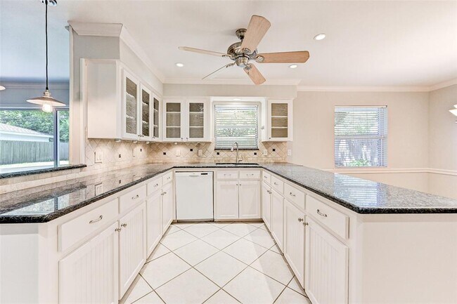 Building Photo - 5719 Willowbend Blvd