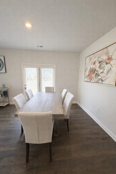 Building Photo - 5559 Wintergreen Dr