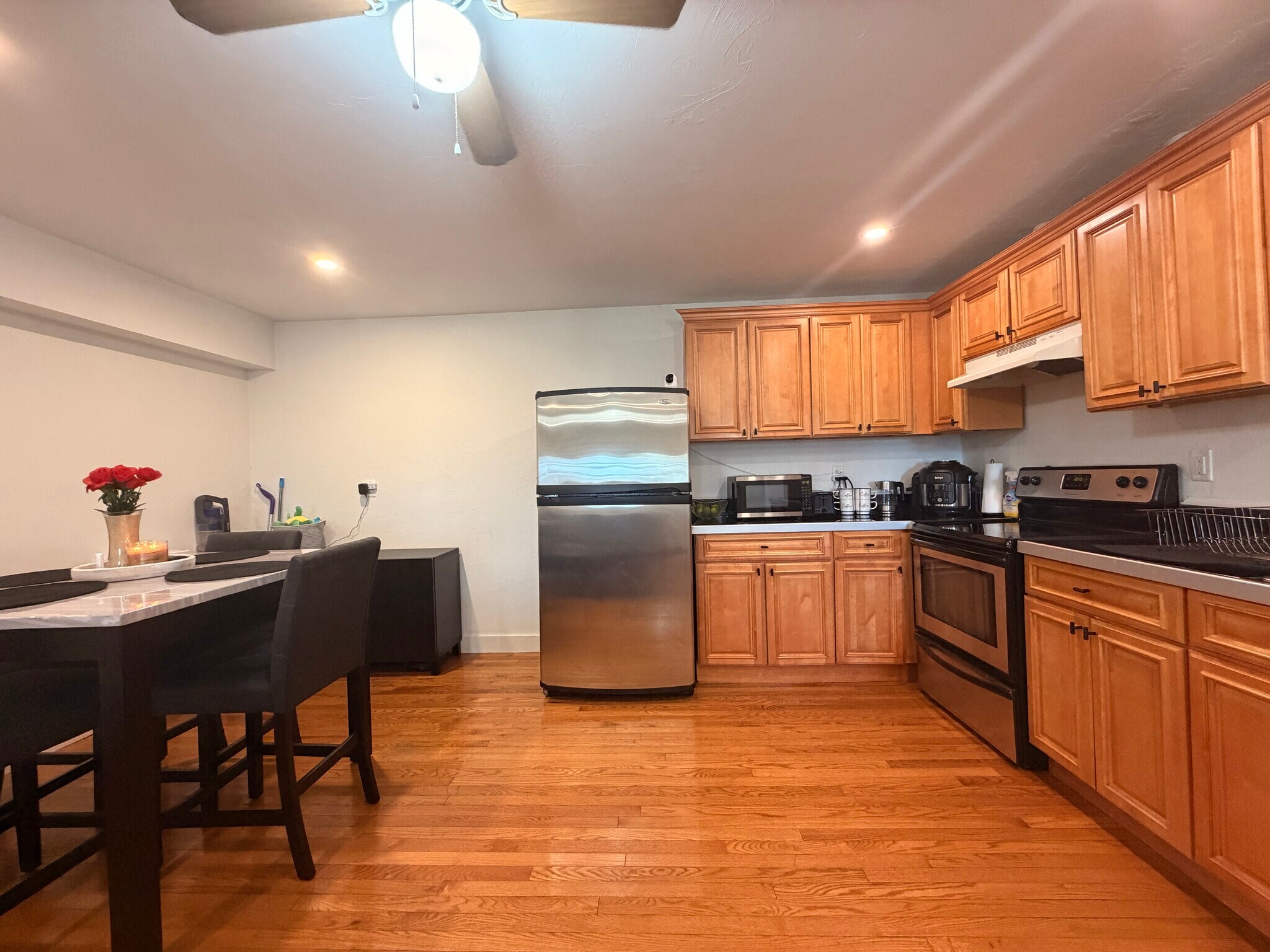 Building Photo - 532 East St