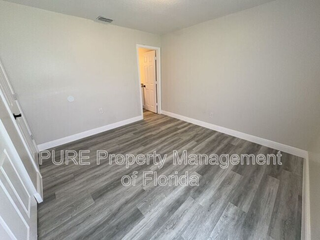 Building Photo - 5485 SE 30th Pl