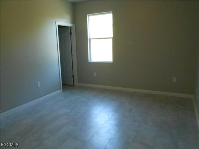 Building Photo - 935 Graystone Ave