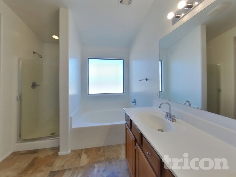 Building Photo - 24401 N Lost Dutchman Way