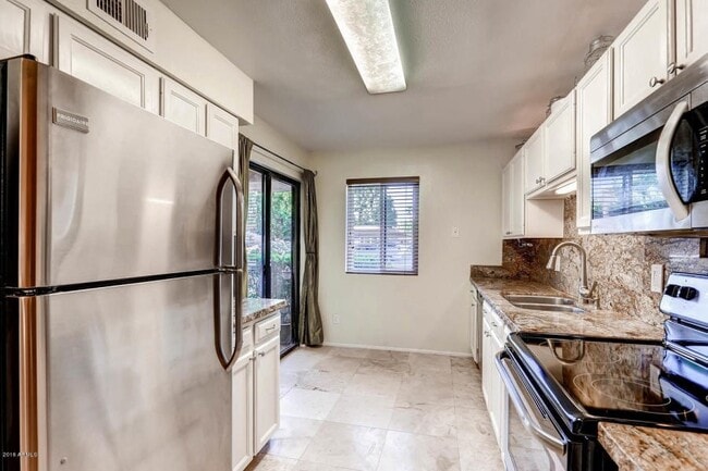 Building Photo - Scottsdale condo!