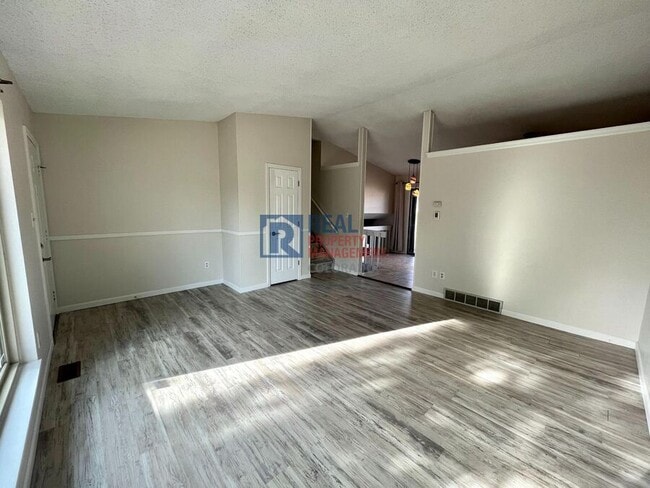 Building Photo - 5070 Montebello Pl