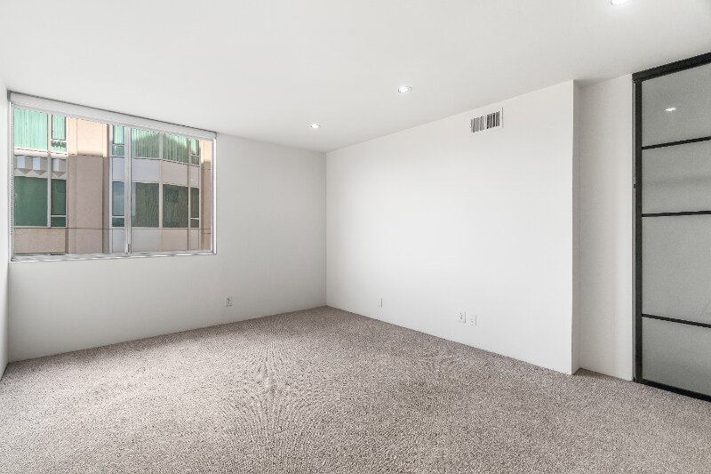 Building Photo - 10747 Wilshire Blvd