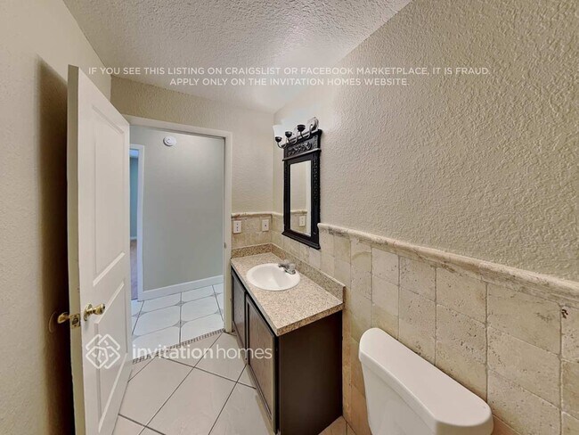 Building Photo - 121 Hidalgo Ave