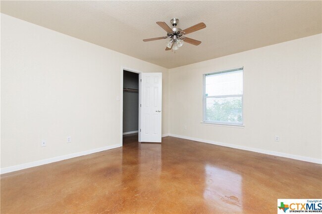 Building Photo - 211 W Arlo Rd
