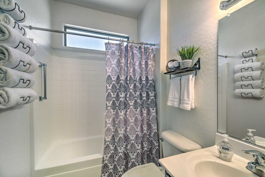 Building Photo - 15033 W Home Run Dr