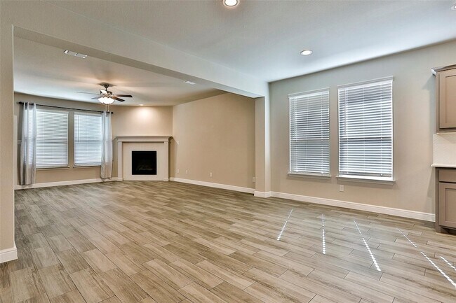 Building Photo - 2325 Shorthorn Dr