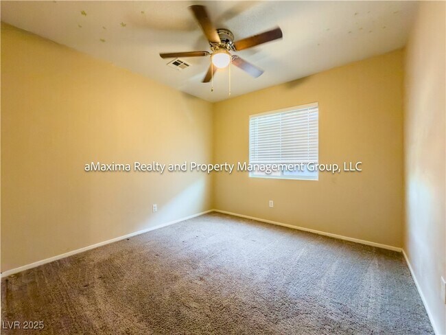 Building Photo - 3824 Hollycroft Dr